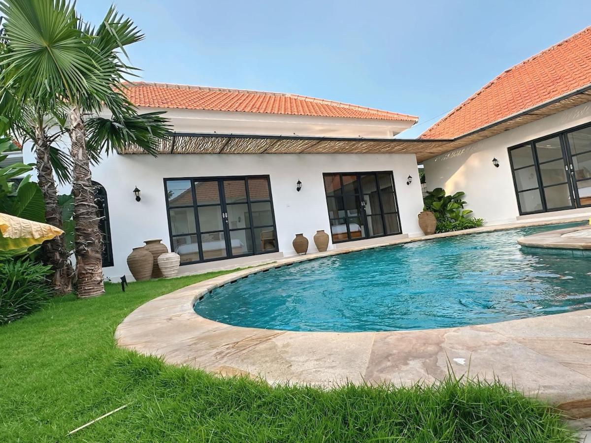 Amerta Villa Seminyak Exterior photo